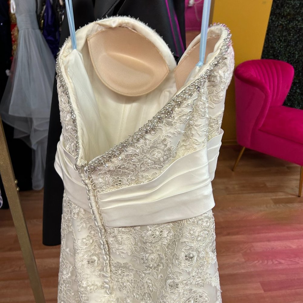 WEDDING DRESS - Picture 4 of 5